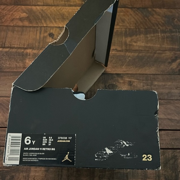 Air Jordan Retro 11 - Picture 5 of 10